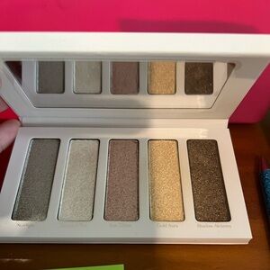 New Kypris Shimmer Palette Actuve Illumination for eyes and body